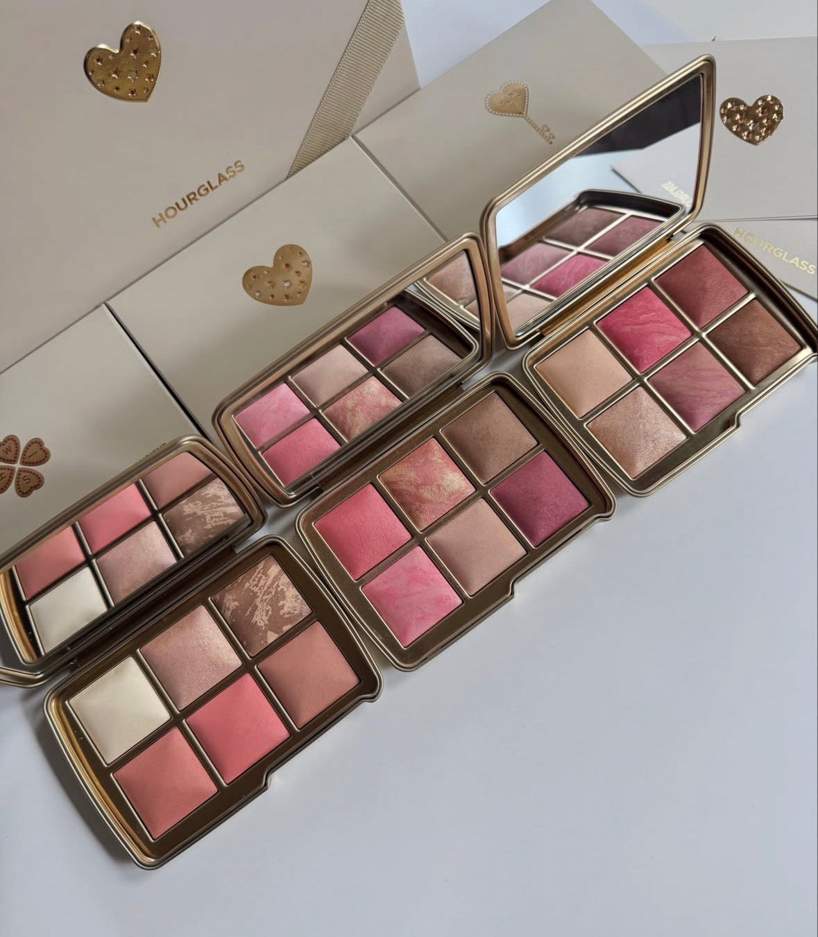 HOURGLASS
Ambient Lighting Edit Unlocked Palette